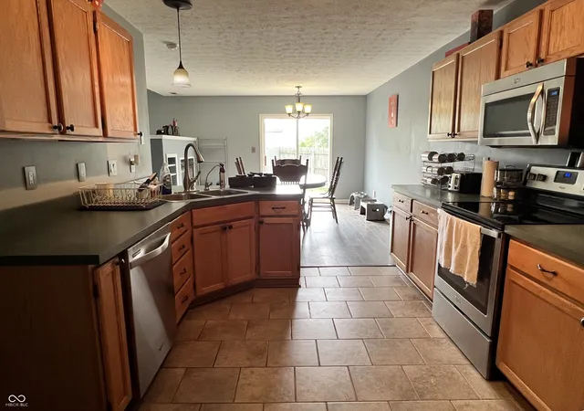 4th image of 9911 Worthington Blvd, Fishers, IN 46038 | MLS# 22119170