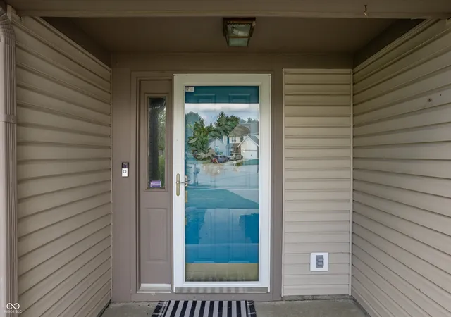 2nd image of 13817 Wabash Dr, Fishers, IN 46038 | MLS# 22119178