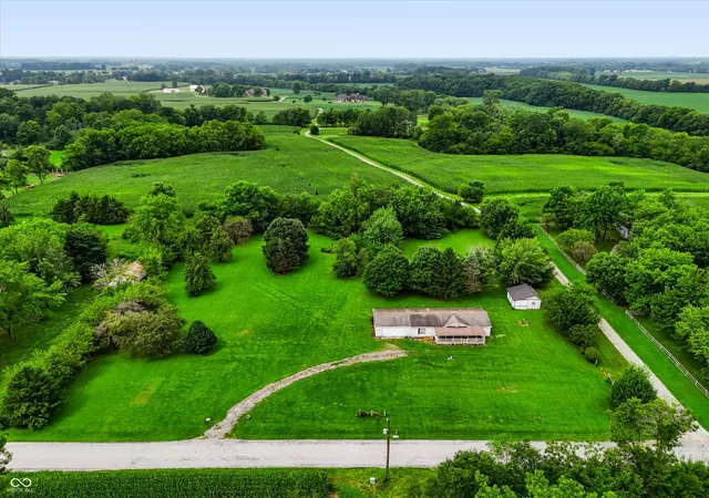 Photo 4 of Manufactured home for sale at 19947 Victory Chapel Rd, Noblesville, IN 46060 | MLS# 22119195 | Listing updated on 2026-08-26