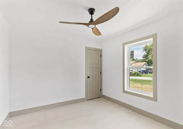 Photo 4 of Single family home for sale at 365 Edgewood Ave, North Vernon, IN 47265 | MLS# 22119198 | Listing updated on 2026-09-03