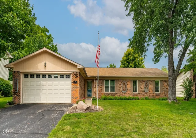 Photo 2 of Single family home for sale at 620 Colbarn Dr, Fishers, IN 46038 | MLS# 22119201 | Listing updated on 2026-09-18