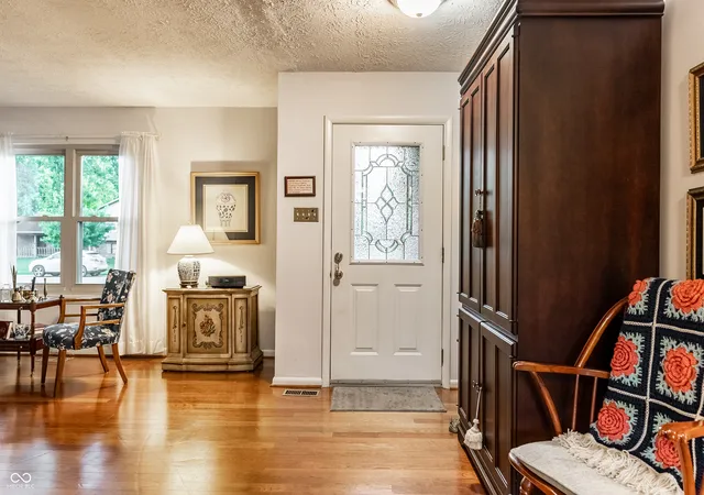 Photo 3 of Single family home for sale at 620 Colbarn Dr, Fishers, IN 46038 | MLS# 22119201 | Listing updated on 2026-09-18