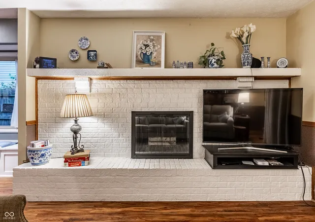 Photo 4 of Single family home for sale at 620 Colbarn Dr, Fishers, IN 46038 | MLS# 22119201 | Listing updated on 2026-09-18