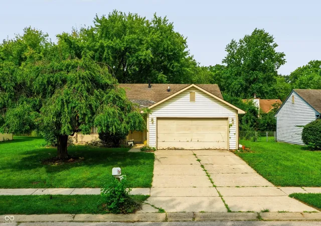 2nd image of 4272 Eagle Lake Dr, Indianapolis, IN 46254 | MLS# 22119207