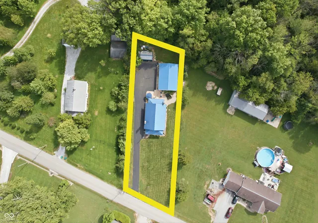 Photo 2 of Sale Pending at 2960 S Miller St, Shelbyville, IN 46176 | MLS# 22119217 | Listing updated on 2026-09-28