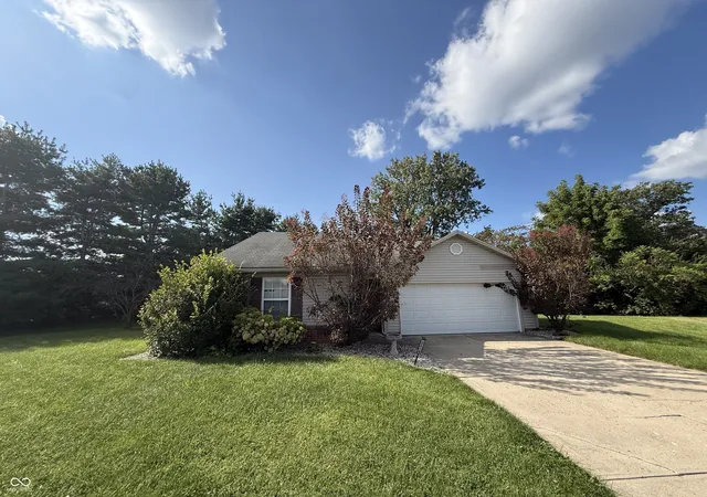 Photo 1 of Single family home for sale at 2516 Palomino Ct, Anderson, IN 46012 | MLS# 22119221 | Listing updated on 2026-10-06