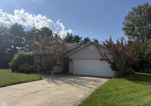 Photo 2 of Single family home for sale at 2516 Palomino Ct, Anderson, IN 46012 | MLS# 22119221 | Listing updated on 2026-10-06