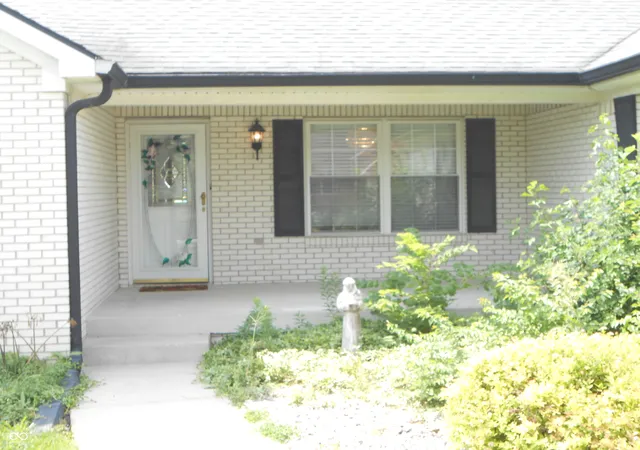 2nd image of 4140 S Danita Ct S, New Palestine, IN 46163 | MLS# 22119224