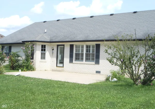 Photo 3 of Single family home for sale at 4140 S Danita Ct, New Palestine, IN 46163 | MLS# 22119224 | Listing updated on 2026-09-21