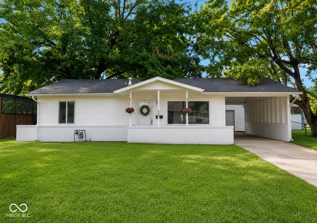 1st image of 638 Sweetbriar Ave, Whiteland, IN 46184 | MLS# 22119230