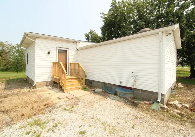 Photo 3 of Manufactured home for sale at 1860 E US Hwy 50, North Vernon, IN 47265 | MLS# 22119237 | Listing updated on 2026-09-13