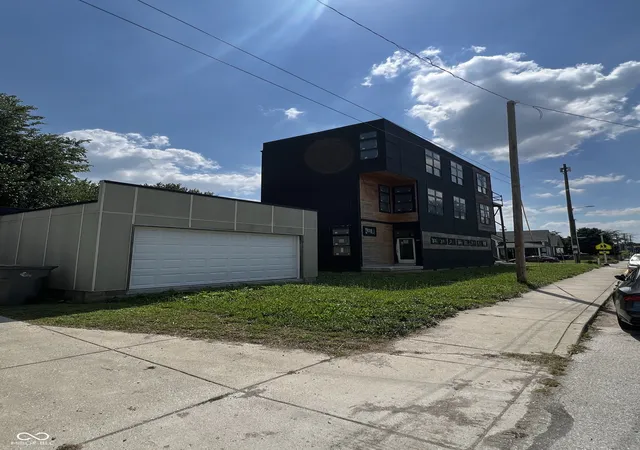 Photo 2 of Single family home for sale at 1401 S Alabama, Indianapolis, IN 46225 | MLS# 22119254 | Listing updated on 2026-10-15