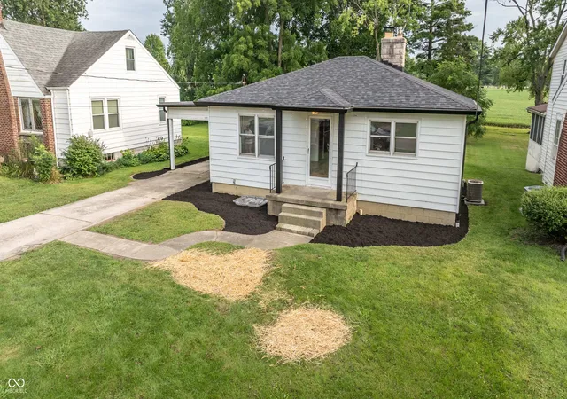 1st image of 1217 Lindberg Rd, Anderson, IN 46012 | MLS# 22119255