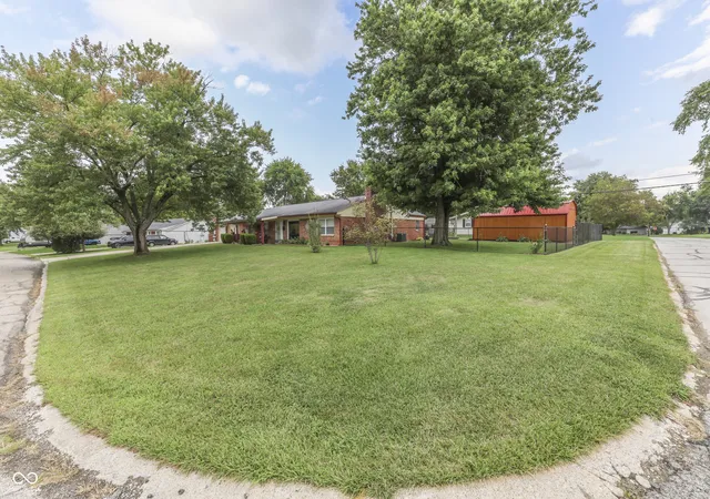 2nd image of 801 Willark Dr, Whiteland, IN 46184 | MLS# 22119263