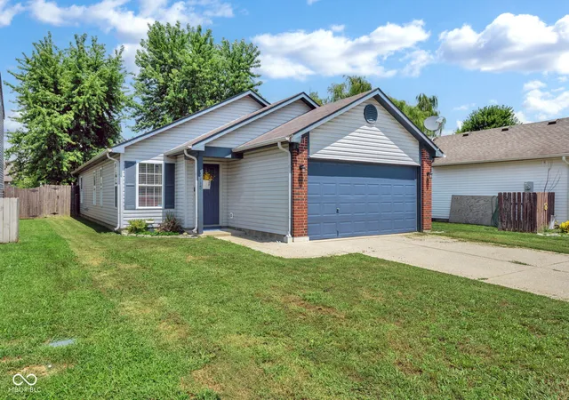 Photo 1 of Sale Pending at 5118 Sandy Frg Dr, Indianapolis, IN 46221 | MLS# 22119270 | Listing updated on 2026-09-01