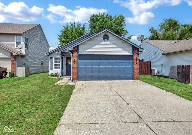 Photo 2 of Sale Pending at 5118 Sandy Frg Dr, Indianapolis, IN 46221 | MLS# 22119270 | Listing updated on 2026-09-01