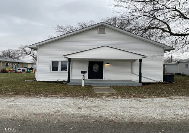 1st image of 1820 S M St, Elwood, IN 46036 | MLS# 22119284