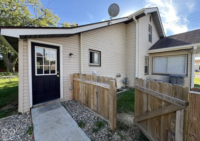 Photo 3 of Single family home for sale at 3513 Shelby St, Indianapolis, IN 46227 | MLS# 22119289 | Listing updated on 2026-10-07