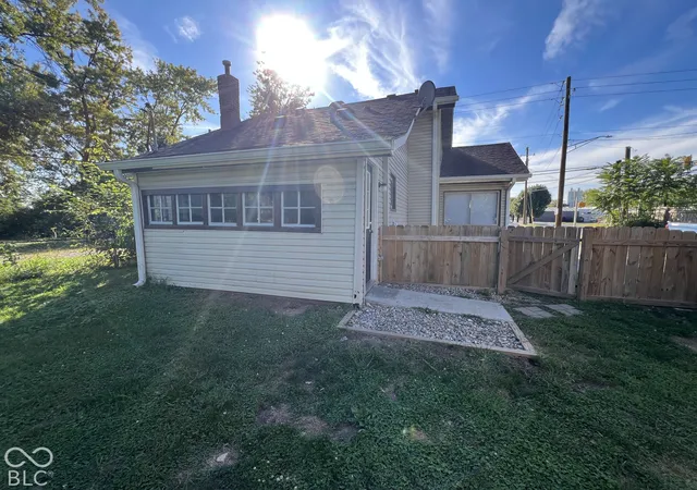Photo 4 of Single family home for sale at 3513 Shelby St, Indianapolis, IN 46227 | MLS# 22119289 | Listing updated on 2026-10-07