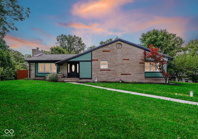 1st image of 823 W 200 N, Greenfield, IN 46140 | MLS# 22119308