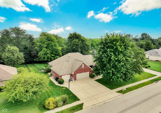 2nd image of 1347 N Manchester Dr, Greenfield, IN 46140 | MLS# 22119318