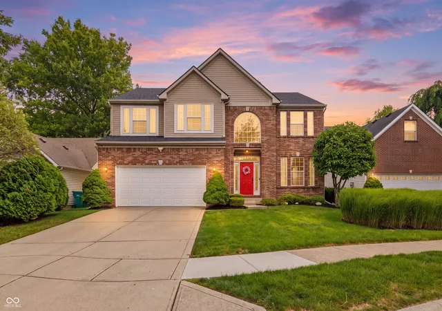 2nd image of 6513 Sussex Dr, Zionsville, IN 46077 | MLS# 22119327