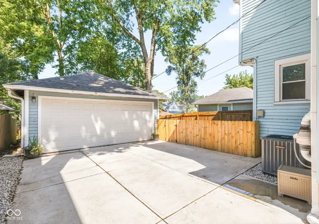 Photo 3 of Sale Pending at 4060 Broadway St, Indianapolis, IN 46205 | MLS# 22119337 | Listing updated on 2026-09-21