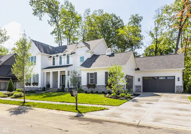 Photo 4 of Single family home for sale at 8295 Keeneland Rd, Zionsville, IN 46077 | MLS# 22119343 | Listing updated on 2026-09-30