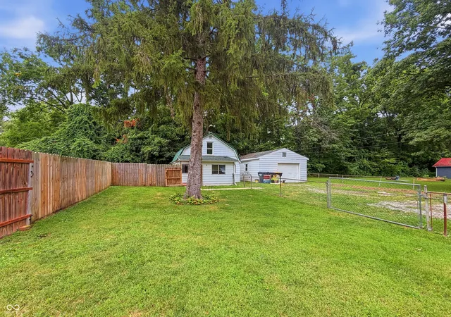 Photo 3 of Single family home for sale at 5903 Oak Ln, Anderson, IN 46013 | MLS# 22119354 | Listing updated on 2026-09-11