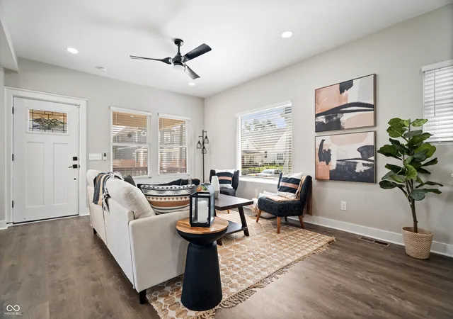 Photo 2 of Single family home for sale at 1724 Rembrandt St, Indianapolis, IN 46202 | MLS# 22119359 | Listing updated on 2026-10-07