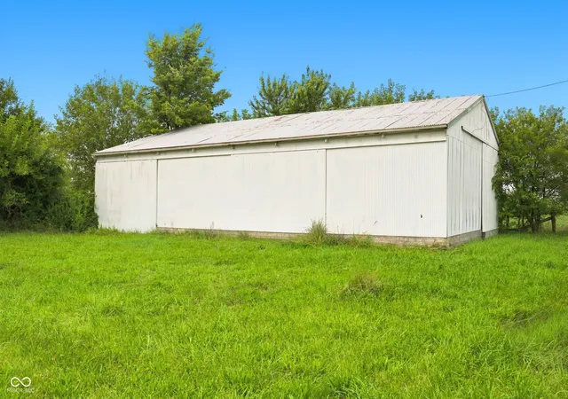 Photo 4 of Sale Pending at 9148 S County Rd 675 E, Cambridge City, IN 47327 | MLS# 22119365 | Listing updated on 2026-09-02