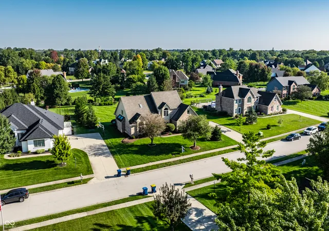 Photo 3 of Sale Pending at 2540 Sutton Ave, Carmel, IN 46032 | MLS# 22119368 | Listing updated on 2026-09-30