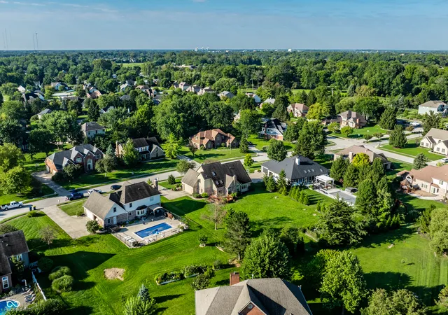 Photo 4 of Sale Pending at 2540 Sutton Ave, Carmel, IN 46032 | MLS# 22119368 | Listing updated on 2026-09-30