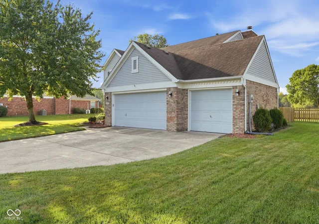 Photo 2 of Single family home for sale at 387 Sugar Bush Ln S, Brownsburg, IN 46112 | MLS# 22119372 | Listing updated on 2026-09-21
