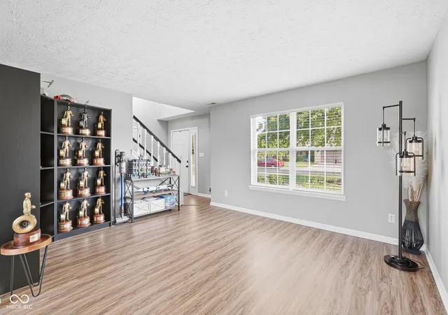Photo 4 of Single family home for sale at 387 Sugar Bush Ln S, Brownsburg, IN 46112 | MLS# 22119372 | Listing updated on 2026-09-21