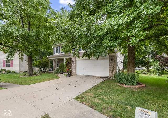 Photo 2 of Single family home for sale at 1200 Breaside Ct, Greenwood, IN 46143 | MLS# 22119385 | Listing updated on 2026-08-19