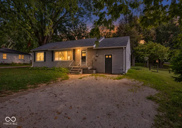 Photo 1 of Single family home for sale at 1075 S Morgantown Rd, Greenwood, IN 46143 | MLS# 22119387 | Listing updated on 2026-09-13