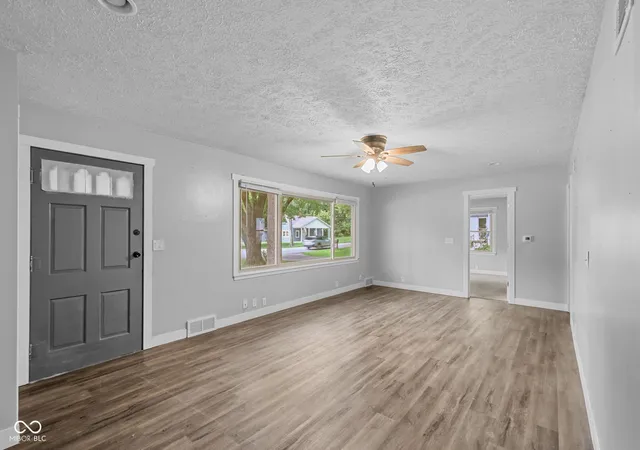 3rd image of 1075 S Morgantown Rd, Greenwood, IN 46143 | MLS# 22119387