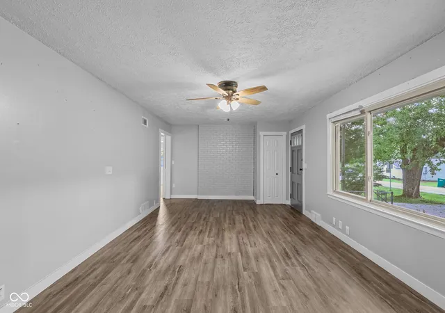 5th image of 1075 S Morgantown Rd, Greenwood, IN 46143 | MLS# 22119387