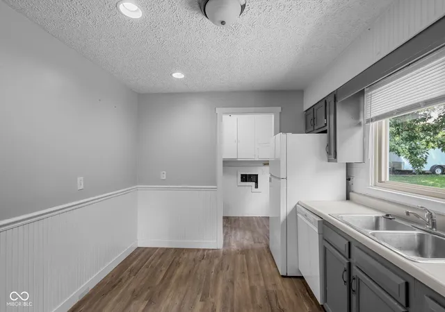 Photo 4 of Single family home for sale at 1075 S Morgantown Rd, Greenwood, IN 46143 | MLS# 22119387 | Listing updated on 2026-10-02