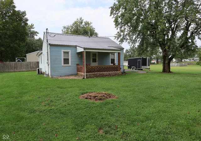 Photo 2 of Single family home for sale at 502 E 16th Street, Seymour, IN 47274 | MLS# 22119394 | Listing updated on 2026-08-25