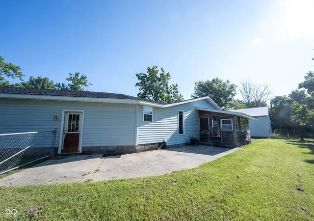 Photo 2 of Sale Pending at 1327 W Mcdonald St, Hartford City, IN 47348 | MLS# 22119433 | Listing updated on 2026-10-20