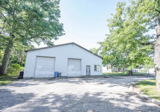 Photo 3 of Sale Pending at 1327 W Mcdonald St, Hartford City, IN 47348 | MLS# 22119433 | Listing updated on 2026-10-20