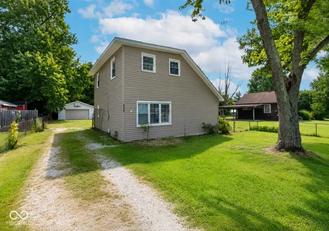 Photo 2 of Single family home for sale at 938 S Dupont Pl, West Terre Haute, IN 47885 | MLS# 22119456 | Listing updated on 2026-08-27