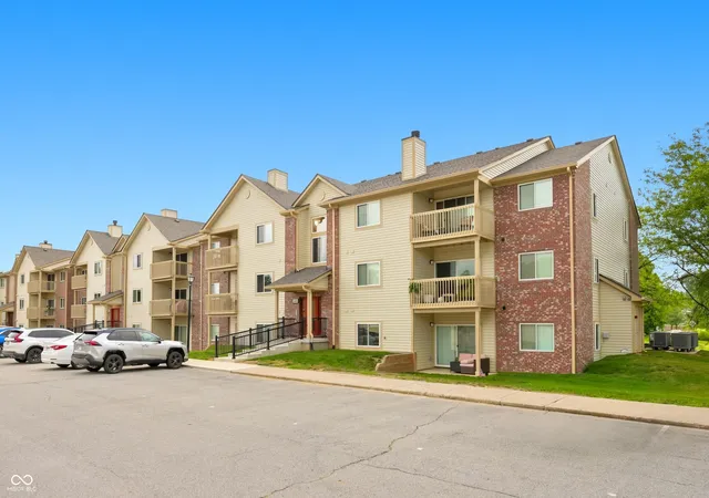 2nd image of 12515 Timber Creek Dr #2, Carmel, IN 46032 | MLS# 22119474