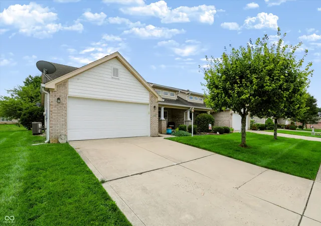 3rd image of 1068 Hilltop Commons Blvd, Whiteland, IN 46184 | MLS# 22119479