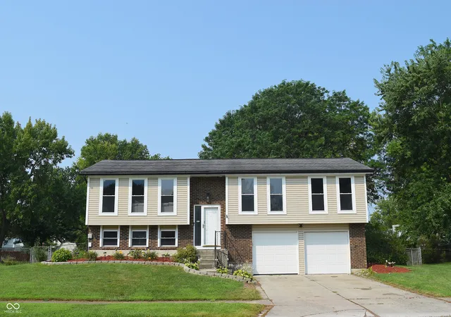 2nd image of 8059 Harvest Ln, Indianapolis, IN 46256 | MLS# 22119486