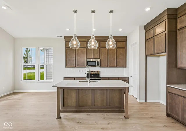 2nd image of 15940 Tharp Woods Dr, Fishers, IN 46037 | MLS# 22119502