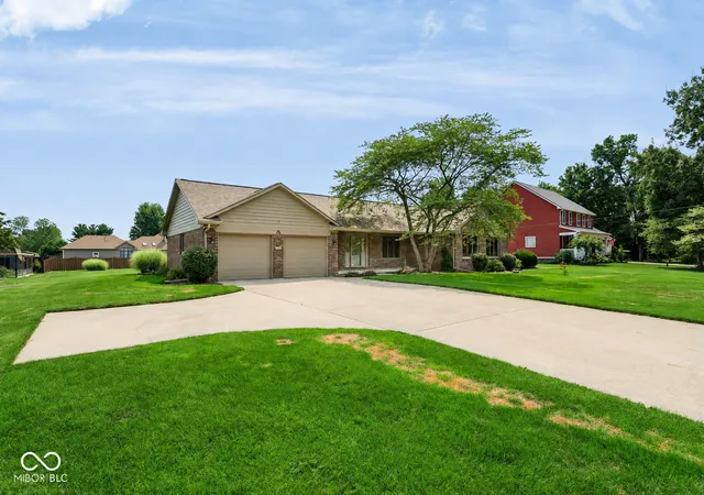 3rd image of 3603 Lakewood Dr, Greenfield, IN 46140 | MLS# 22119505