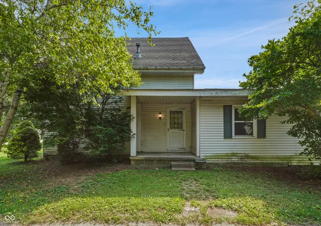 Photo 1 of Sale Pending at 305 E Walnut St, Frankton, IN 46044 | MLS# 22119514 | Listing updated on 2026-08-27